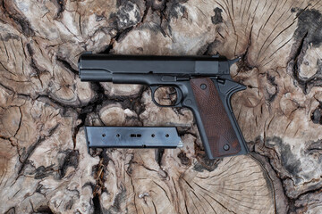 Naklejka premium pistol and magazine 
