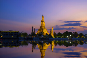 Wat arun (temple of dawn) at twilight, bangkok, thailand