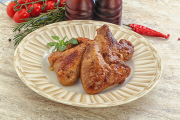 Roasted chicken wings with spicy sauce