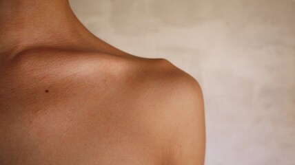 photo of the shoulder and chest area of a thin man