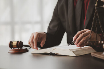 Obraz na płótnie Canvas Lawyers read legal books defend their clients' cases, the lawyer concept assumes that the defendant defends the client in order to win the case or gain the greatest benefit in accordance with the law.