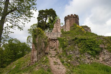 Fototapeta na wymiar Burg Haut-Ribeaupierre in Ribeauvillé, Frankreich