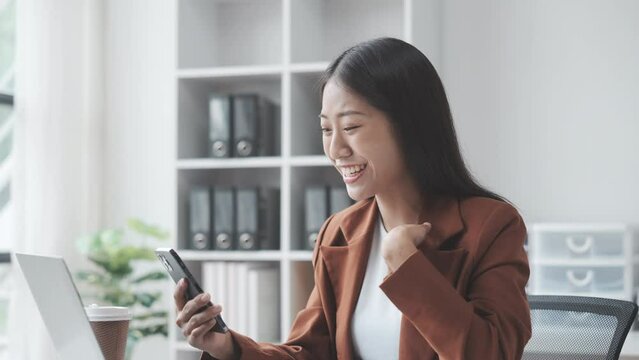 Confident Female CEO Analyze Financial Projects. Intraday stock trader businesswoman working at desk, Dividend, Stock Broker, Windfall, Initial public offering (IPO), Mutual Fund, Capital, par price