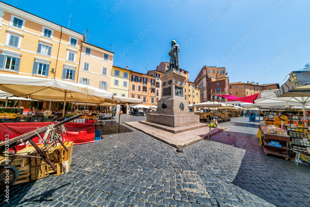 Wall mural Statue von Giordano Bruno auf dem Campo de’ Fiori in Rom 