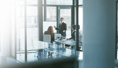 Education, monitor or business people in presentation for sales report, vision or data analysis in mentorship. Teaching, speaker or manager planning strategy on screen in group training or meeting © Thurstan Hinrichsen/peopleimages.com