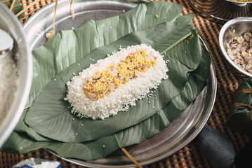 Vietnamese Culinary Treasure: Savor the Exquisite Banh Chung Bundle