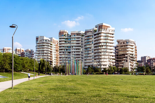 Libeskind Residences, houses designed by Daniel Libeskind, with park and sculpture of a cat in foreground, in the south-west part of the stylish CityLife area, Milan, Italy