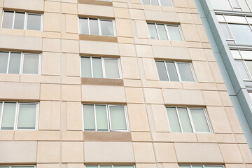 modern building in the heart of the financial district, symbolizing progress and prosperity in the commercial real estate industry. Its large windows represent transparency and sleek design