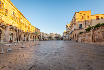 Fototapeta na wymiar View of Syracuse Cathedral Square at Dawn, Sicily, Italy, Europe, World Heritage Site