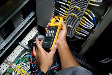 The commissioning engineer used a current clamp meter measuring current at the terminal of the current transformer secondary side