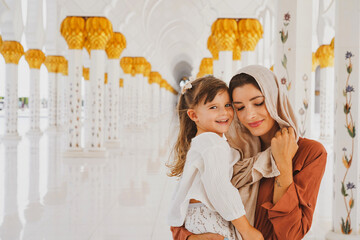 Abu Dhabi Scheich-Zayid-Moschee Portrait of a woman with her child 