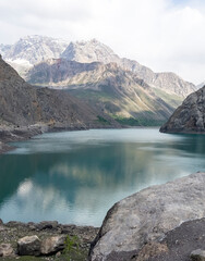 Obraz premium Large body of water in the mountains