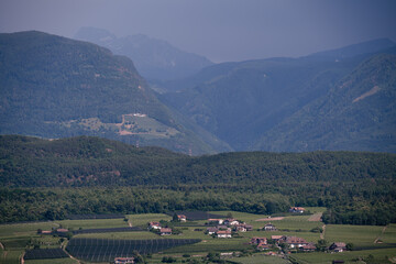 Fototapeta na wymiar Beautiful views of Eppan and the surrounding area in South Tyrol