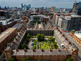 Fototapeta premium Victoria Square and Manchester skyline 