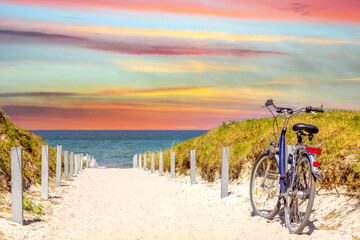 Fototapeta premium Fahrräder am Strand, Ostsee, Deutschland 