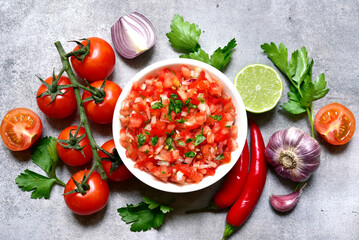Tomato salsa (salsa roja) - traditional mexican sauce  with ingredients for making .Top view with copy space. - obrazy, fototapety, plakaty