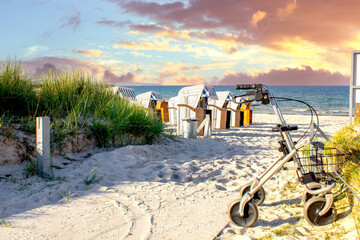 Rollator am Strand, Ostsee, Deutschland 