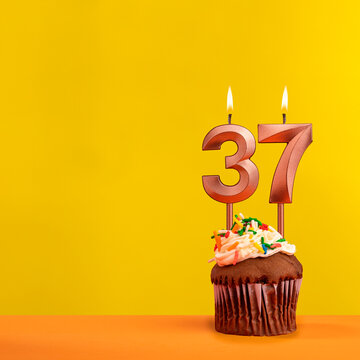 My 37th Birthday Cake 😊😎🎂 #Oasis #DefinitelyMaybe #Live… | Flickr