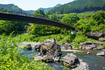 Fototapeta na wymiar 御岳渓谷｜吊り橋と爽やかな渓流、そして豊かな緑が織りなす景観に心が洗われます 