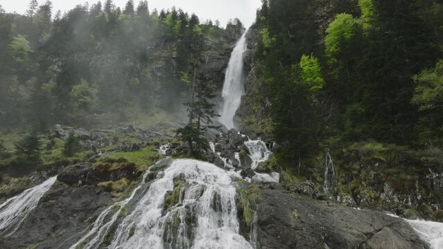 Drone Shot of the Waterfall of Ars. One of the most magnificent waterfalls in France. 

La cascade d&rsquo;Ars - Ari&egrave;ge Pyr&eacute;n&eacute;es
