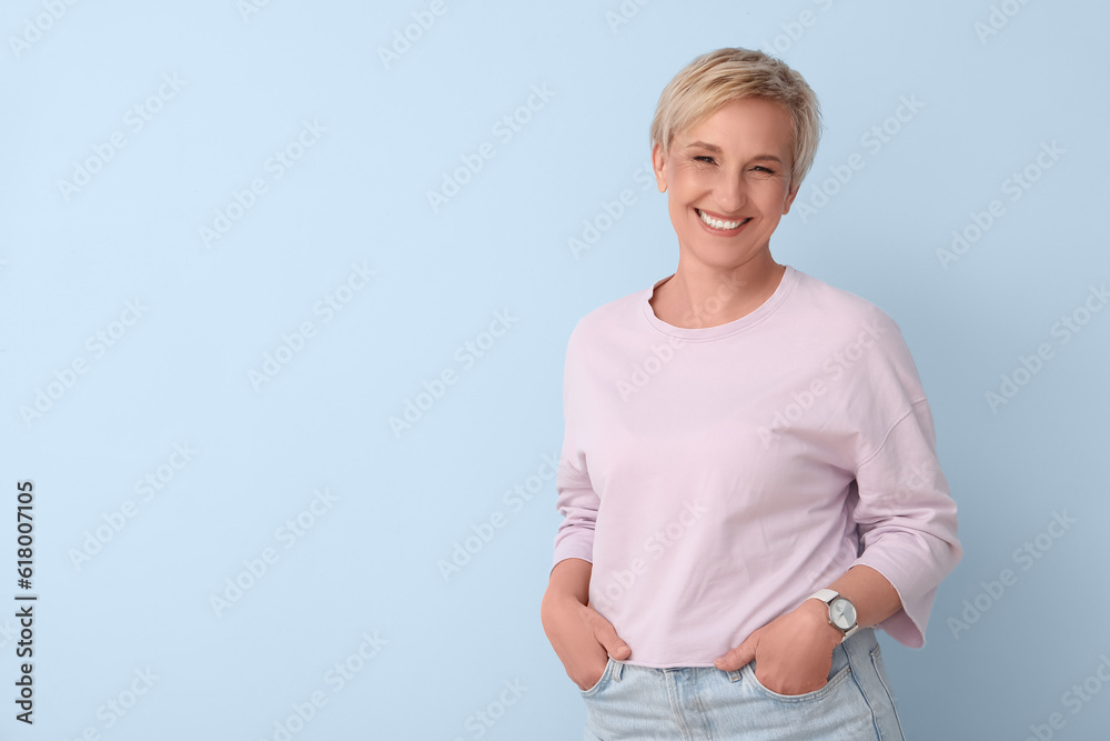 Poster Mature blonde woman on blue background