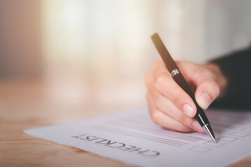 operator makes mark on survey topic ,Auditing and evaluating quality and efficiency of personnel...