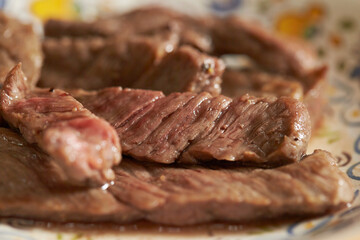 Grilled beef and garlic on a plate