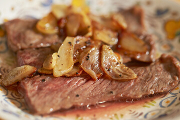 Grilled beef and garlic on a plate
