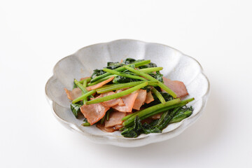 ベーコンとほうれん草のバター醤油炒め