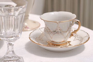 Obraz na płótnie Canvas Antique tea set with 24 carat gold in perfect condition. Meissenfaktura Meissen. 
