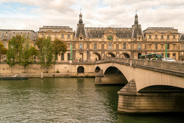 Obraz premium Pont du Carrousel on the Seine River with the Louvre Museum, Paris
