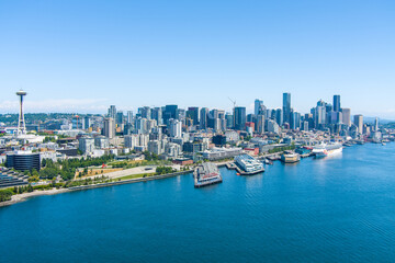 Fototapeta na wymiar The Seattle, Washington waterfront skyline in June