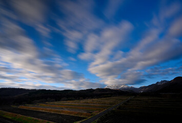 夕暮れの御机みつめ