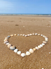Coeur sur la plage