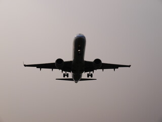 A photo of the airplane silhouette.