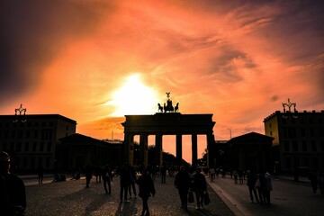 Beautiful sunset scene of Brandenburger Tor silhouette, Berlin illuminated against the golden sky © Faraz6/Wirestock Creators