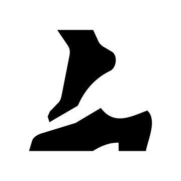 ISO 7001 BP 007: Take off your shoes. International Standard Public information sign for takle of your Shoes.