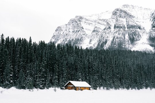 Picturesque cabin with a snow-covered backdrop in the stunning scenery of Lake Louise in Canada