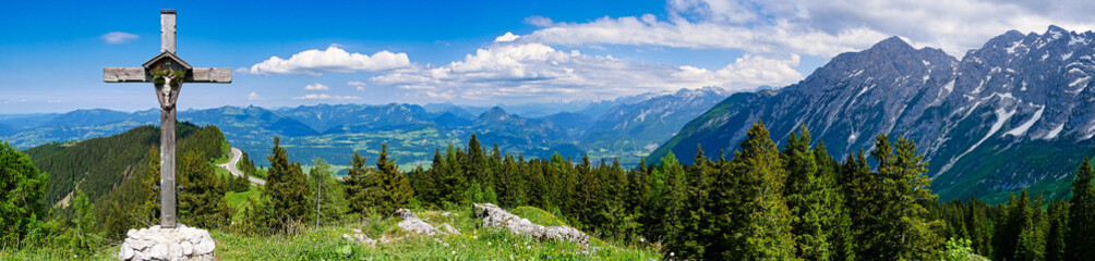 Panorama vom Ahornbüchsenkopf nach Salzburg, Salzachtal, Salzburger Alpen, Dachstein, Tennengebirge - obrazy, fototapety, plakaty