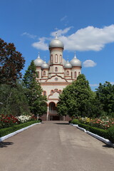 Fototapeta premium A building with a dome and domed roof
