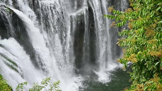 Belongs to anticline waterfalls, similar to Niagara Falls in North America Shifen Waterfall is located in Pingxi District, New Taipei City. Taiwan