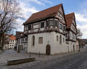 Blaubeuren, old, half-timbered houses with forecourt in winter in the early evening