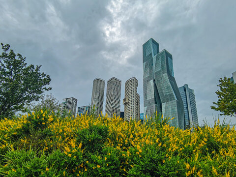 Hermosa arquitectura en la ciudad de M&eacute;xico, desde el parque La Mexicana en Santa Fe, Cuajimalpa. 