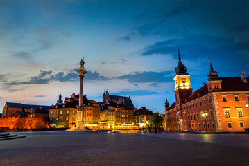 Fototapeta na wymiar Dusk in Warsaw Old Town