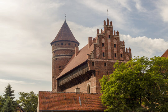A city in Warmia and Mazury: Olsztyn, the Lyna River, a Teutonic castle
