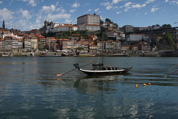 Obraz premium Barges used to carry port on the River Douro and the Terreiro da Sé in the city of Porto, Portugal 