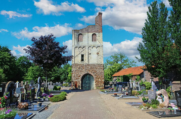 Oud Bergen (Limburg), Netherlands - Juin 9. 2023: Beautiful dutch cemetery with medieval old church tower ruin in summer