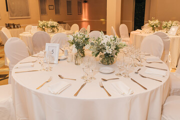 mesa de bodas arreglos florales 