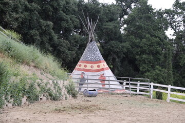 farm tipi © posh