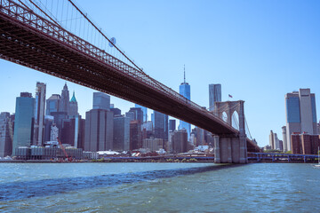 Fototapeta na wymiar Brooklyn bridge and lower Manhattan financial district 